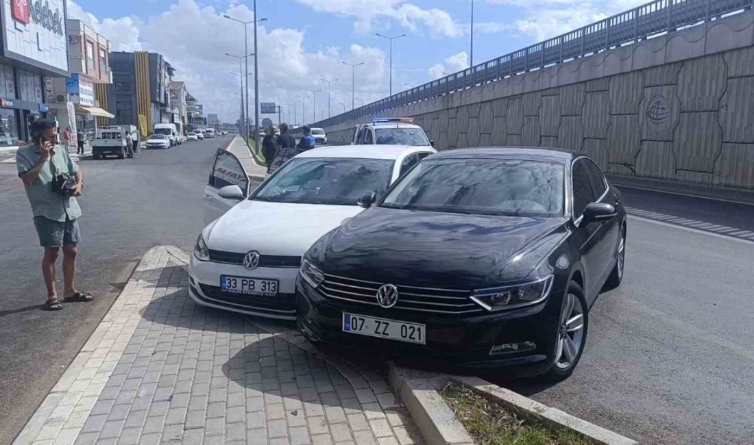 Antalya’nın Manavgat ilçesinde seyir halindeki 2 otomobilden biri dönüş yasağını