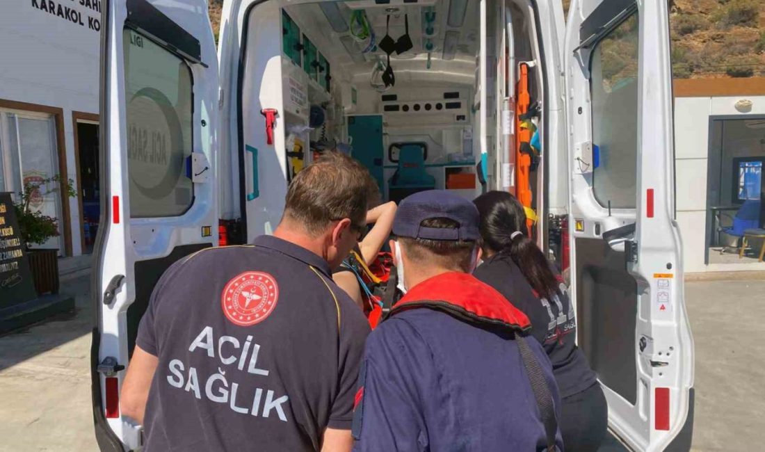 Muğla’nın Fethiye ilçesi açıklarında seyreden ticari yatta yaralanan vatandaşa tıbbi