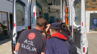 Muğla’nın Fethiye ilçesi açıklarında seyreden ticari yatta yaralanan vatandaşa tıbbi