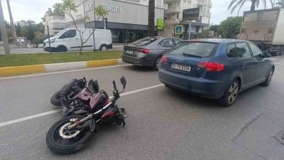 Antalya’nın Manavgat ilçesinde, yaya geçidinde duran otomobile çarpan motosikletin sürücüsü