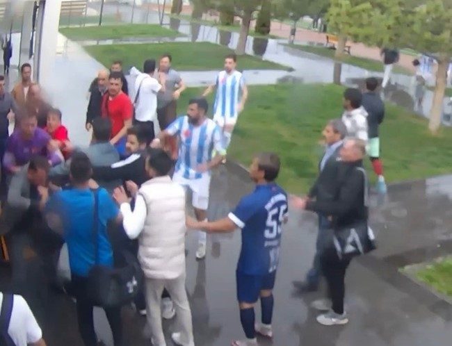 Kayseri 2. Amatör Lig’de kaybettikleri takımın futbolcu ve yakınları tarafından