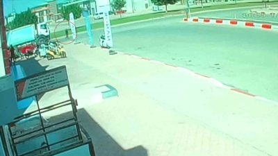 Antalya’da yolun karşısına geçen kadın, çöp topladıktan sonra hareket eden