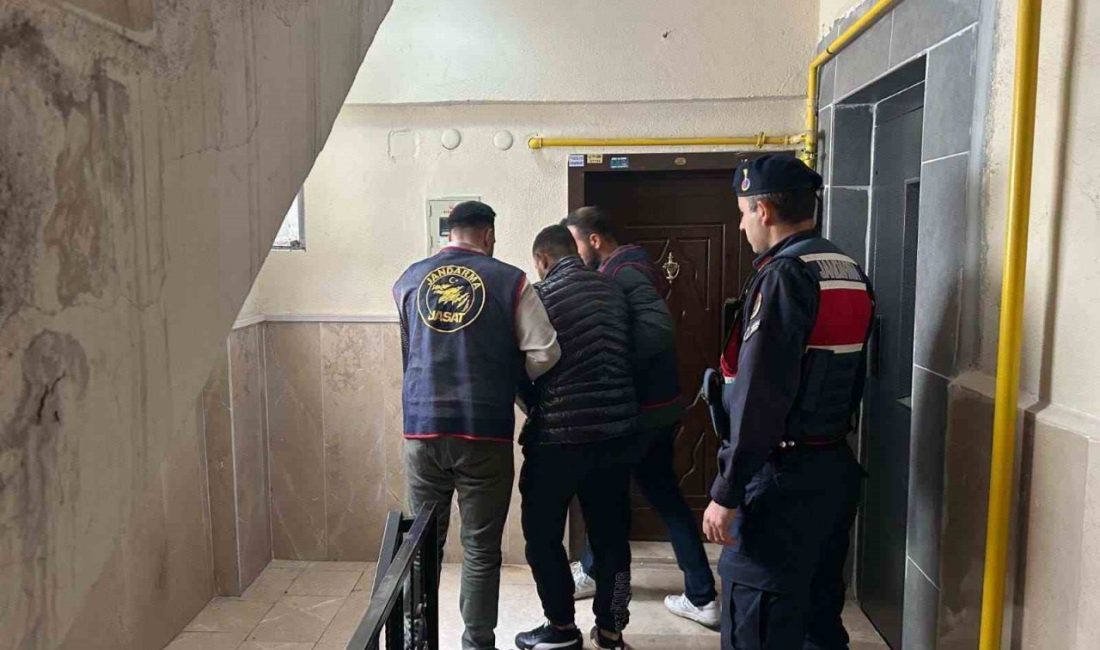 Yozgat’ta 13 yıl kesinleşmiş hapis cezası bulunan firari yakalandı Yozgat’ta kesinleşmiş 13 yıl hapis cezası bulunan firari şahıs yakalandı.