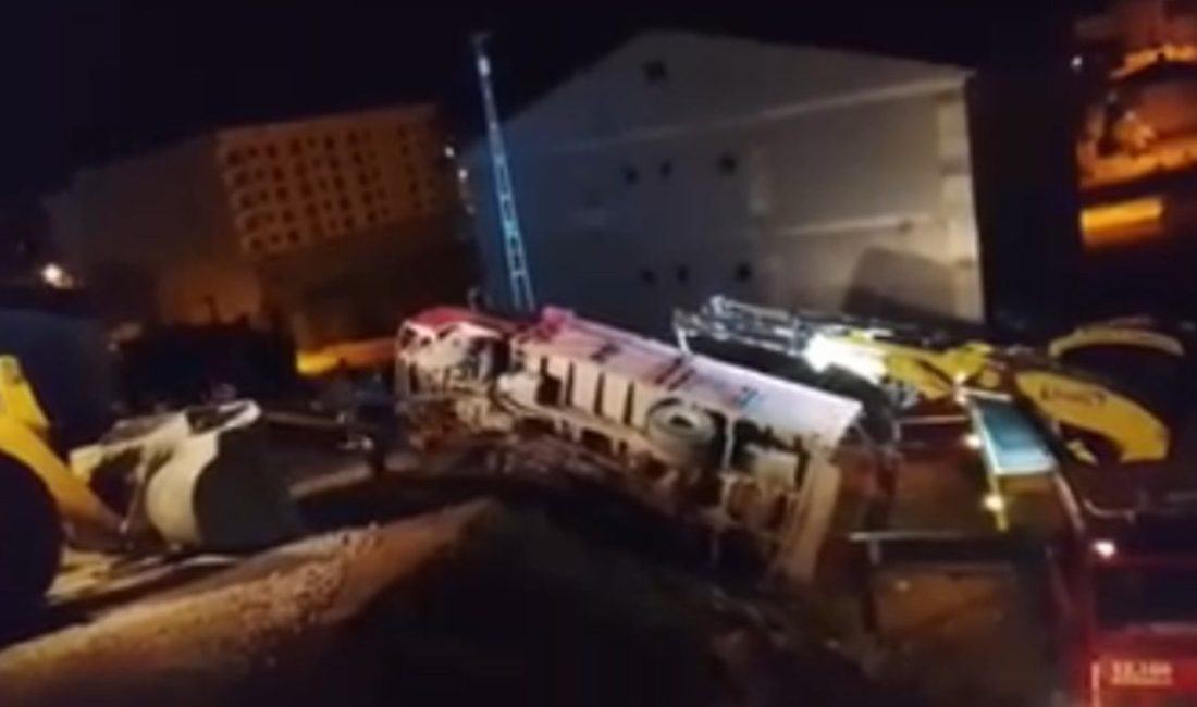 Yüksekova’da odun yüklü kamyonet devrildi Hakkari’nin Yüksekova ilçesinde odun yüklü kamyonet devrilirken, şoför şans eseri