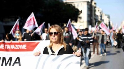Yunanistan’da hükümetin çalışma saatlerini uzatma planına karşı 2’nci kez greve