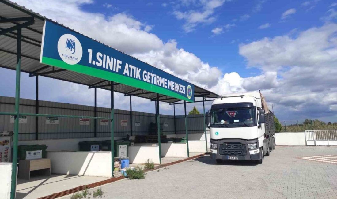 Yunusemre Belediyesi, evsel atık ilaçların toprağa ve su kaynaklarına karışmasını