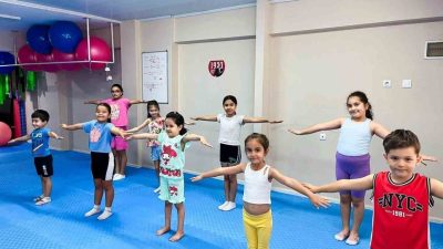 Yunusemre Belediyespor’un Kış Spor Okulu kayıtları başladı. Futbol, yüzme, voleybol