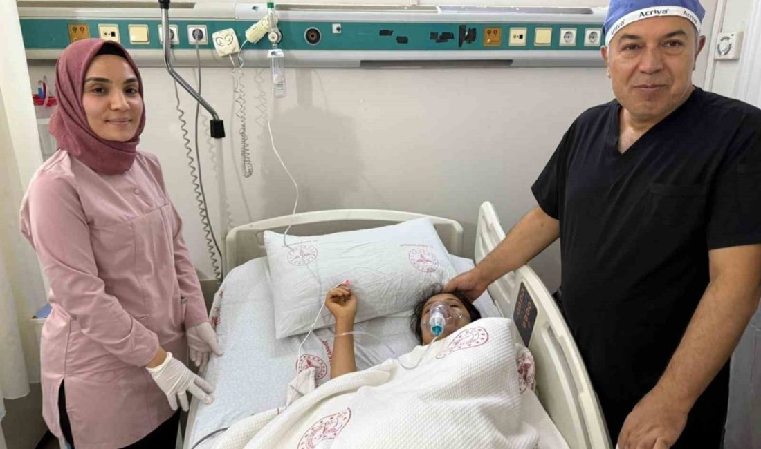 Şanlıurfa’da kız çocuğunun eşarbını düzeltirken yanlışlıkla yuttuğu toplu iğne, akciğerine