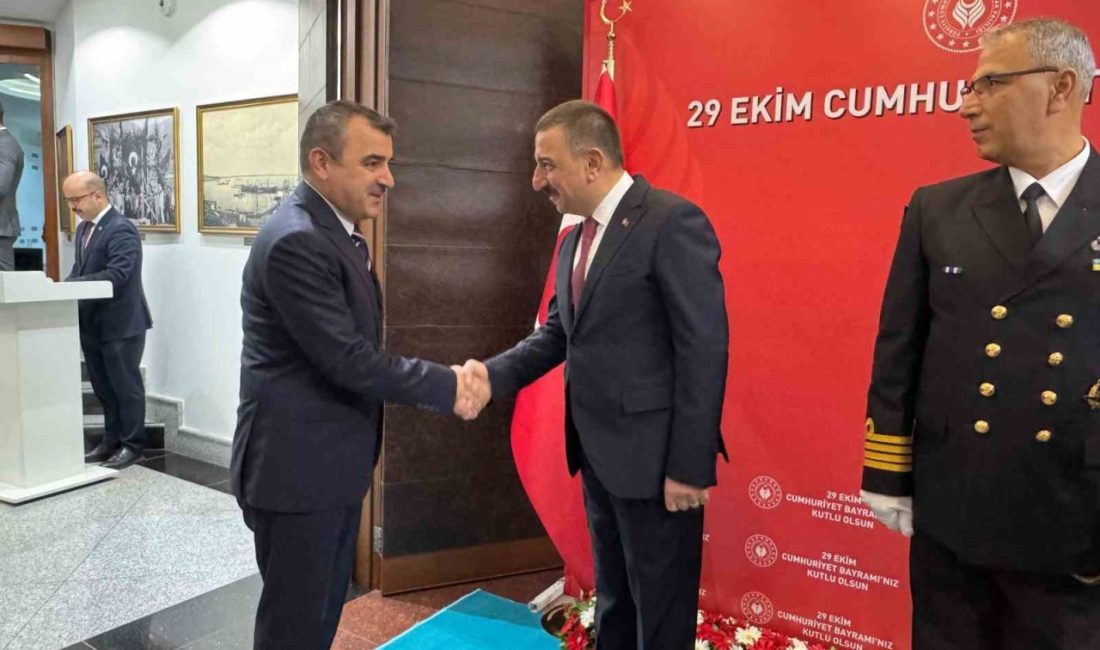 Zonguldak Valiliği’nde 29 Ekim Cumhuriyet Bayramı kapsamında tebrikat töreni düzenlendi.